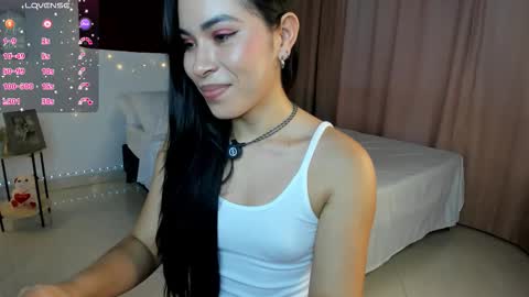 Snapshot of skinny_loren chatting on October 17, 2:15 am Loren Moreno online show from October 17, 2:15 am