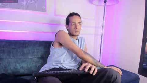 Snapshot of skinny_mac_ chatting on June 26, 5:39 pm Mac online show from June 26, 5:39 pm