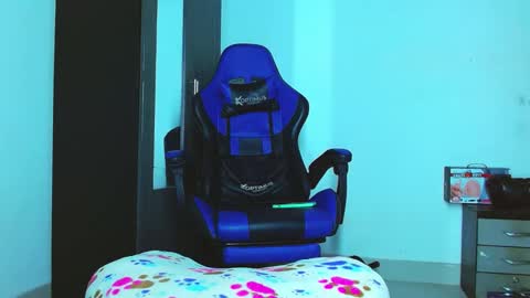 skinny marked online show from February 6, 5:30 pm