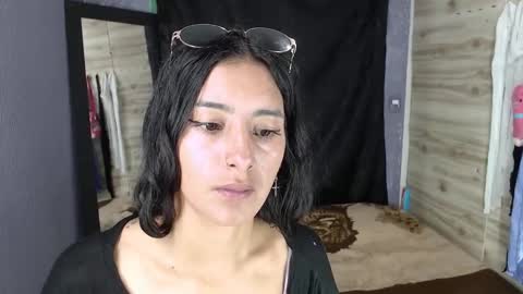 Snapshot of skinny_yizz chatting on December 21, 9:00 pm Only Pvt online show from December 21, 9:00 pm