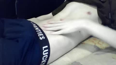 skinnycuteb0y online show from May 31, 3:15 am