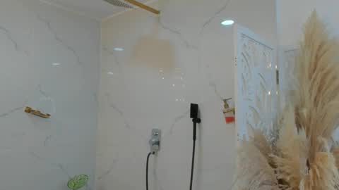 SkinnyGirl online show from January 10, 12:12 am