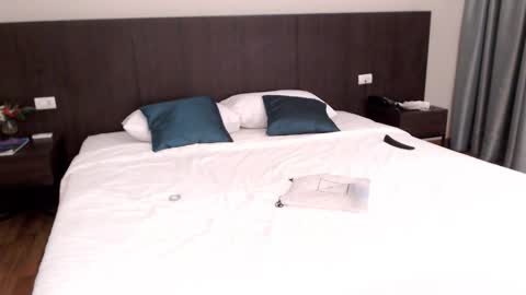 skinnythai4u online show from November 22, 2:27 pm