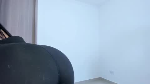 Skinnyy   online show from March 26, 4:40 am