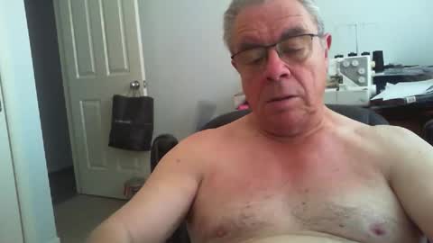 Snapshot of skipper1970 chatting on December 14, 2:50 am Skipper1970 online show from December 14, 2:50 am