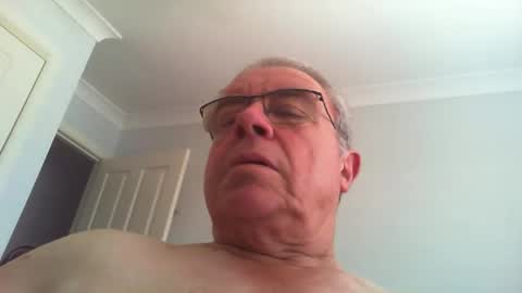 Snapshot of skipper1970 chatting on December 18, 4:07 am Skipper1970 online show from December 18, 4:07 am