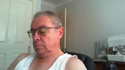 Snapshot of skipper1970 chatting on July 22, 5:21 am Skipper1970 online show from July 22, 5:21 am