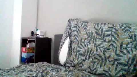 Snapshot of skippyhihi chatting on October 1, 7:47 am skippyhihi online show from October 1, 7:47 am