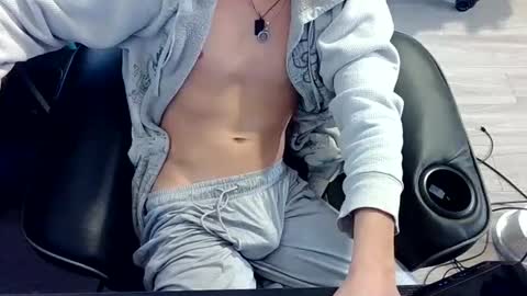Snapshot of skrogdog chatting on April 27, 6:28 pm skrogdog online show from April 27, 6:28 pm