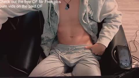 Snapshot of skrogdog chatting on May 5, 10:29 pm skrogdog online show from May 5, 10:29 pm