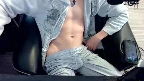 Snapshot of skrogdog chatting on May 11, 4:59 pm skrogdog online show from May 11, 4:59 pm