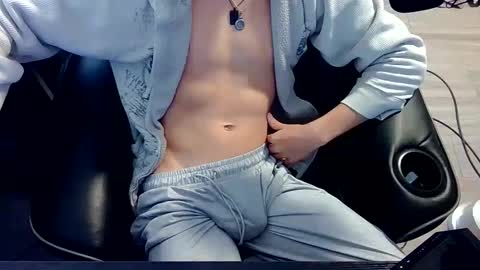 Snapshot of skrogdog chatting on May 14, 5:53 pm skrogdog online show from May 14, 5:53 pm