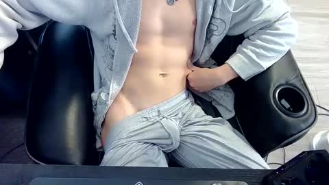 Snapshot of skrogdog chatting on May 26, 2:57 pm skrogdog online show from May 26, 2:57 pm