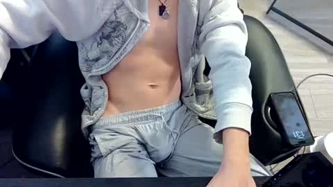 Snapshot of skrogdog chatting on May 31, 5:31 pm skrogdog online show from May 31, 5:31 pm