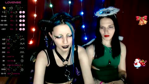 Snapshot of sky9669 chatting on December 25, 3:17 pm Iska Im genderfluid theyheshenot use ht have reasons and Mia my t-gf sheher online show from December 25, 3:17 pm