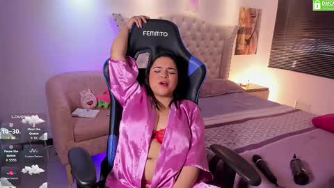 Snapshot of sky___blue chatting on October 24, 2:46 pm Sky Independent model WISH LIST online show from October 24, 2:46 pm