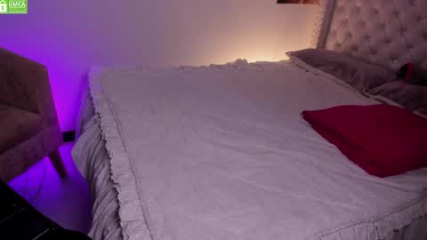 Snapshot of sky___blue chatting on November 21, 3:33 pm Sky Independent model WISH LIST online show from November 21, 3:33 pm