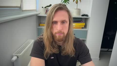 sky_guy25 online show from October 17, 8:39 am