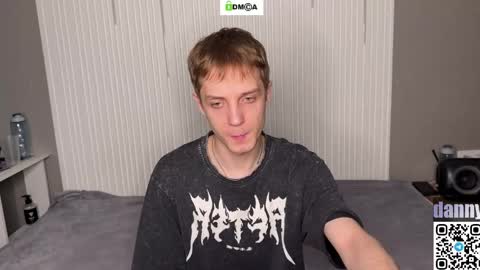 Snapshot of sky_hunter chatting on May 19, 10:10 am sky_hunter online show from May 19, 10:10 am