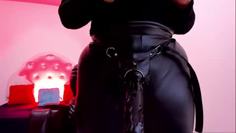 Snapshot of skydarkblue chatting on September 10, 2:11 am skydarkblue online show from September 10, 2:11 am