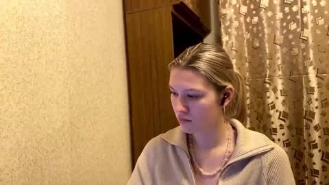 Snapshot of skyedavis chatting on December 20, 7:10 pm skyedavis online show from December 20, 7:10 pm