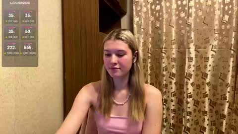 Snapshot of skyedavis chatting on January 5, 7:06 pm skyedavis online show from January 5, 7:06 pm