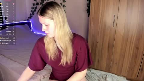 Snapshot of skyedavis chatting on April 22, 1:12 pm skyedavis online show from April 22, 1:12 pm