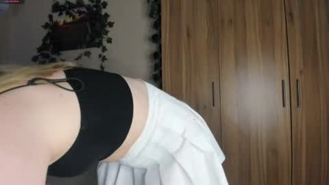 Snapshot of skyedavis chatting on June 3, 2:08 pm skyedavis online show from June 3, 2:08 pm