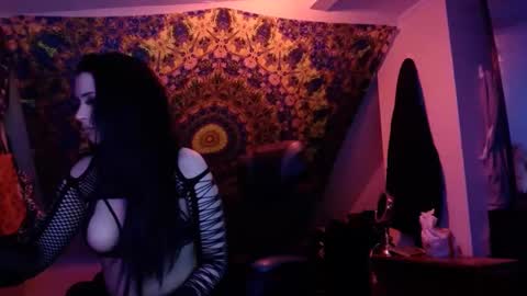 Snapshot of skyee_jisatsu chatting on February 15, 10:11 am skyeeKanashii online show from February 15, 10:11 am