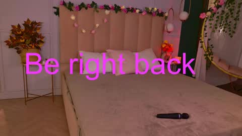 Snapshot of skyeyes__ chatting on December 9, 8:11 am Ann online show from December 9, 8:11 am