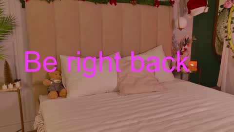 Snapshot of skyeyes__ chatting on December 15, 8:19 am Ann online show from December 15, 8:19 am