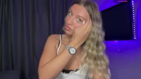 GARRY AND SOPHIA online show from October 4, 8:40 pm