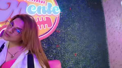 Snapshot of skylar__desire chatting on October 28, 11:25 am skylar__desire online show from October 28, 11:25 am