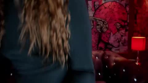 Snapshot of skylar__desire chatting on October 29, 11:45 am skylar__desire online show from October 29, 11:45 am