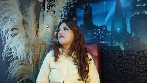 Snapshot of skylar__desire chatting on December 16, 12:43 pm skylar__desire online show from December 16, 12:43 pm