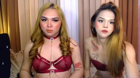 Snapshot of skylarvox_ chatting on March 6, 9:20 pm skylarvox_ online show from March 6, 9:20 pm