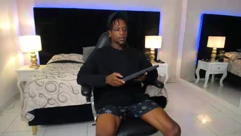 Snapshot of skylerbigxxx chatting on June 13, 4:21 am SKYLERBIGXXX online show from June 13, 4:21 am