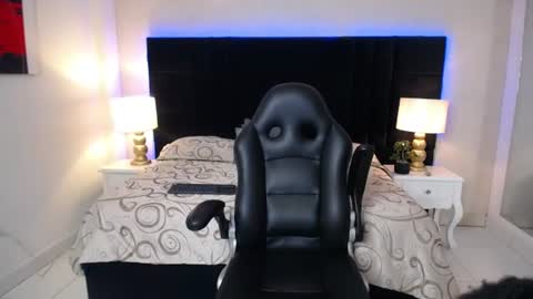 Snapshot of skylerbigxxx chatting on June 14, 4:36 am SKYLERBIGXXX online show from June 14, 4:36 am