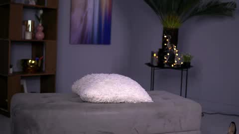Snapshot of skylerlune chatting on May 18, 3:35 am Skyler online show from May 18, 3:35 am