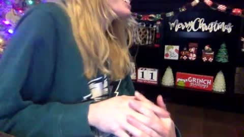 Snapshot of skylerlynn chatting on December 14, 11:53 pm skylerlynn online show from December 14, 11:53 pm