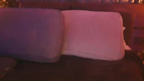 skyonetoo3 online show from September 8, 11:15 pm