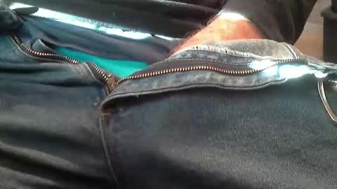 Snapshot of skypylot chatting on December 16, 2:22 pm ResqPylot2 online show from December 16, 2:22 pm