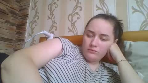 Snapshot of skyressie333 chatting on December 15, 11:25 am skyressie333 online show from December 15, 11:25 am