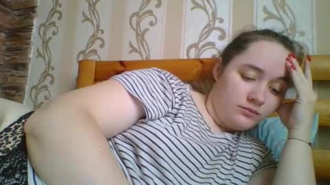 skyressie333 online show from February 15, 6:21 am