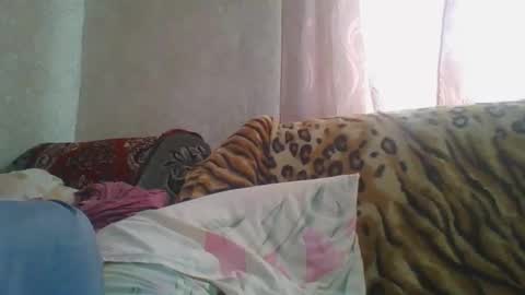 skyressie333 online show from March 21, 8:19 am