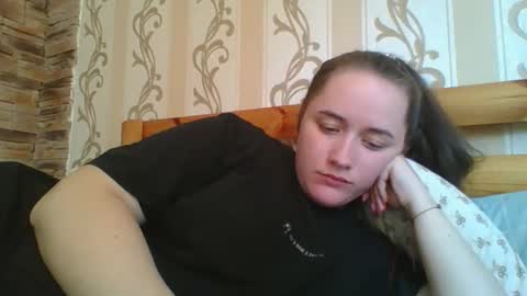 skyressie333 online show from April 2, 11:19 am