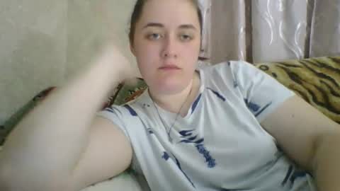 skyressie333 online show from April 8, 7:14 pm