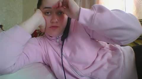 skyressie333 online show from April 10, 8:30 am