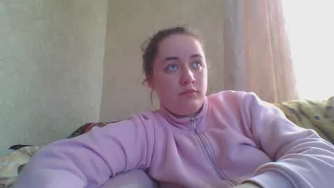 skyressie333 online show from April 13, 7:03 am