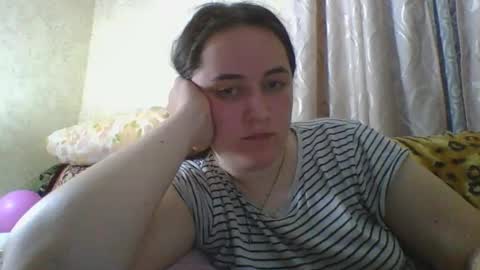 skyressie333 online show from April 13, 7:08 pm